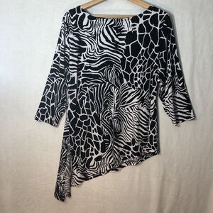 Travelers Chico's Size 2 Black White Zebra Stripe Knit Top Assymetric Hem